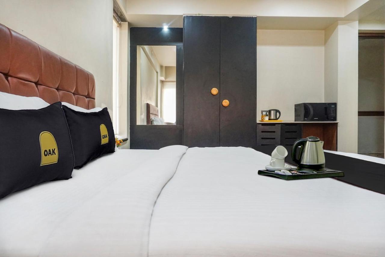 Super Townhouse Oak Sr Hotel Wakad Pune Exterior foto